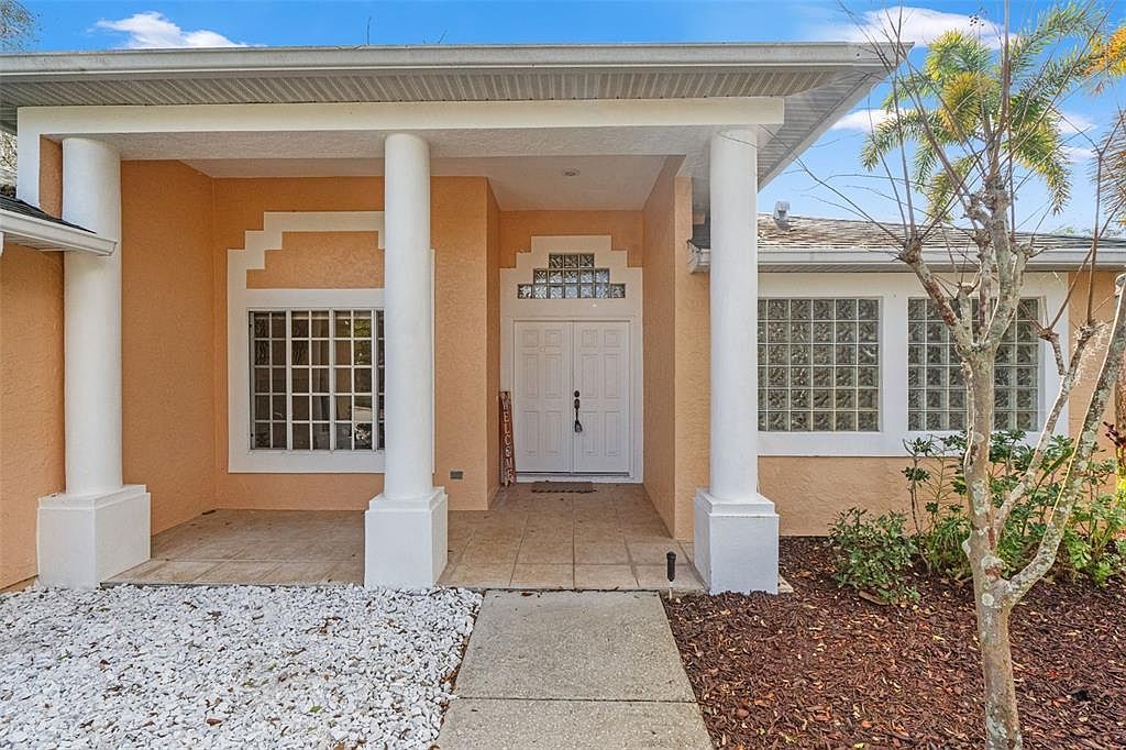 958 Ridgewood Ter Tarpon Springs, FL 34689 - Thumbnail 3