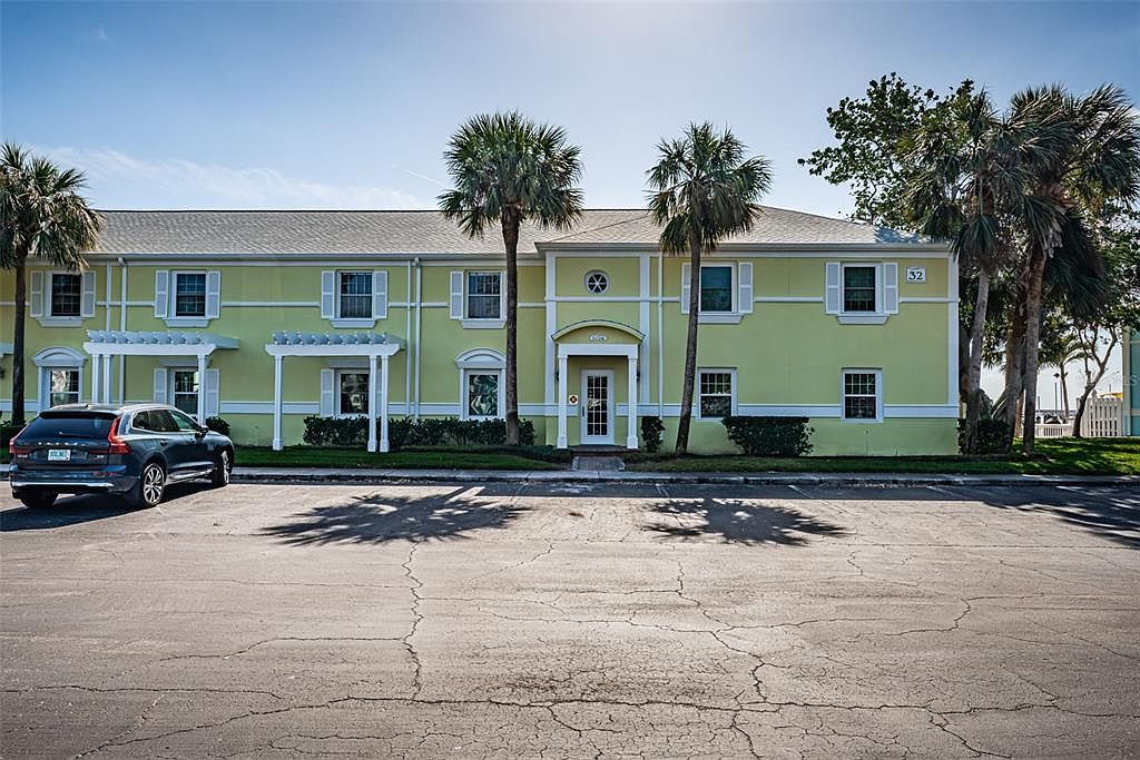 5196 Beach Dr SE APT B Saint Petersburg, FL 33705 - Thumbnail 3