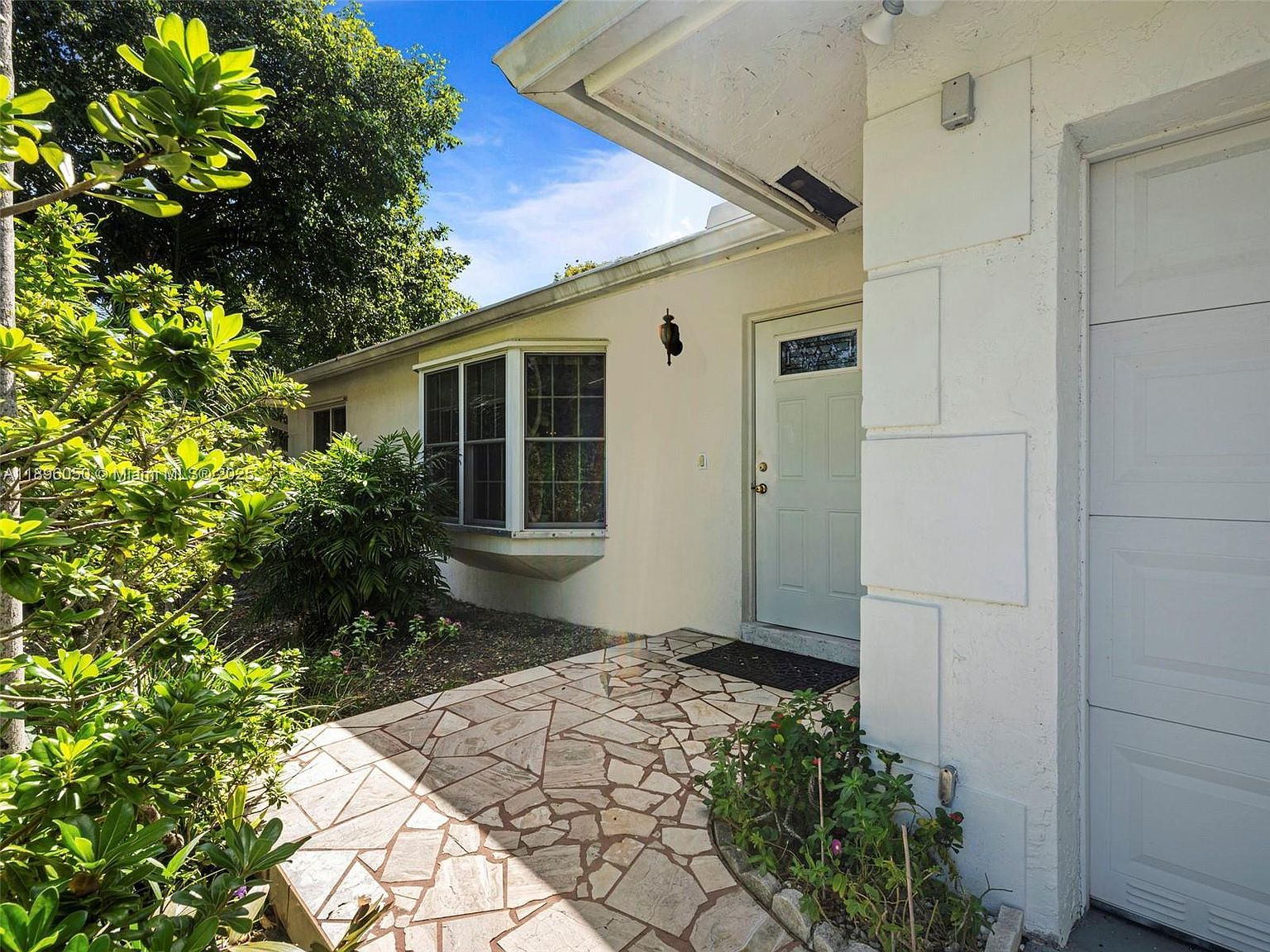 8520 SW 179th St Palmetto Bay, FL 33157 - Thumbnail 3