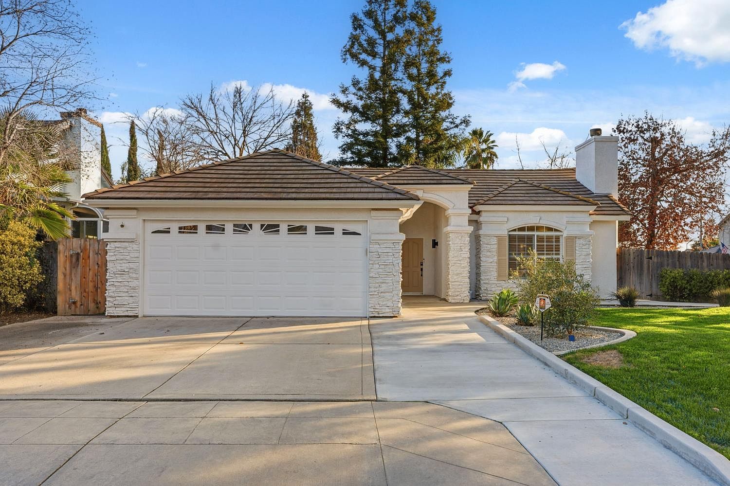 2281 E Desert Island Dr Fresno, CA 93730 - Thumbnail 3