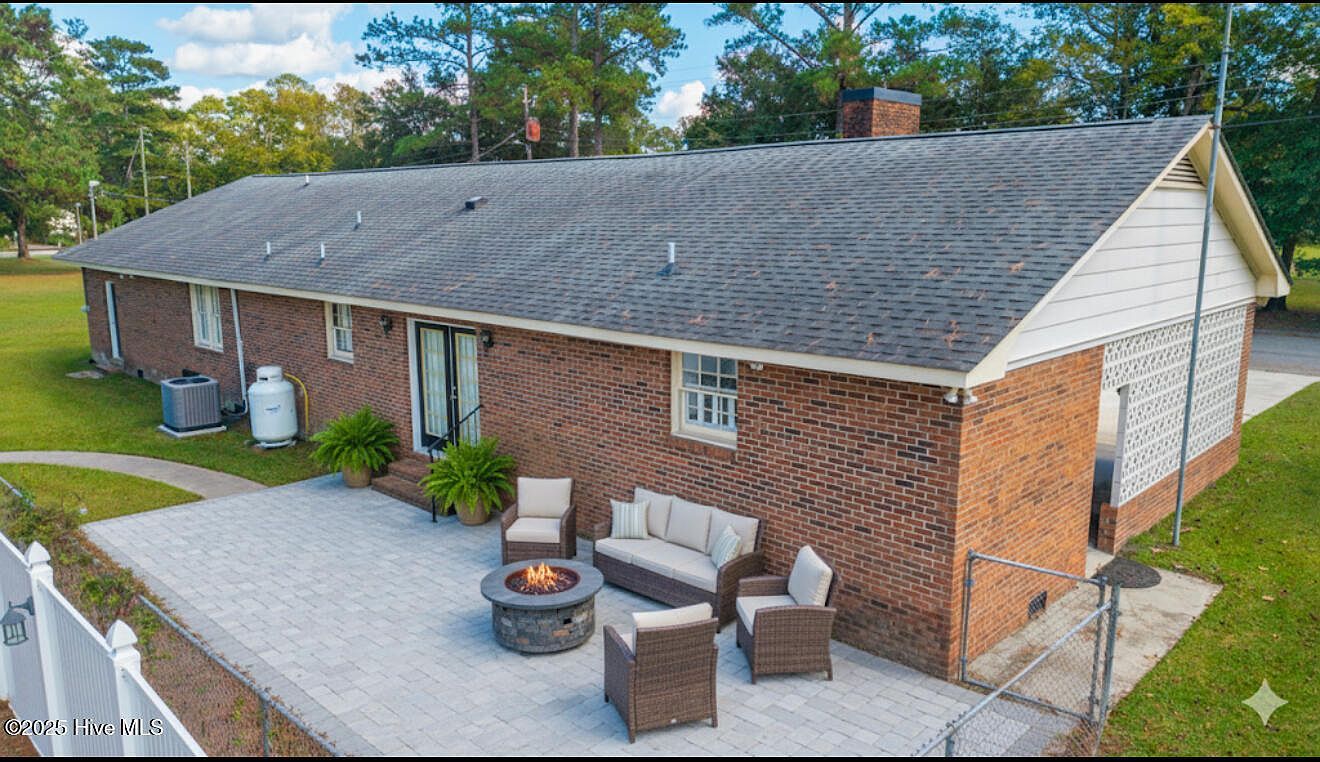 114 W Murphy St Wallace, NC 28466 - Thumbnail 3