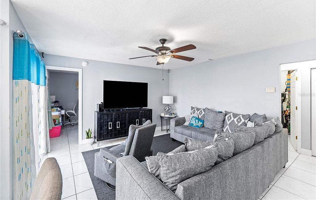 432 Hunter Cir Kissimmee, FL 34758 - Thumbnail 3