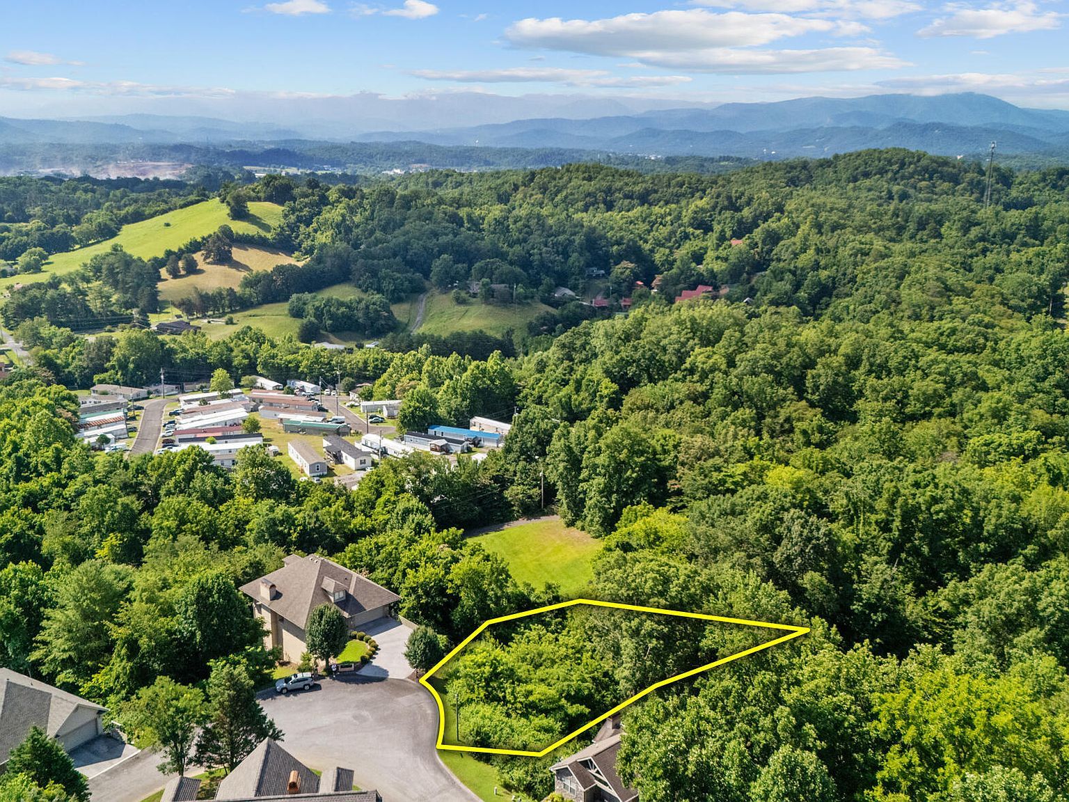 395 Maggie Mack Ln Sevierville, TN 37862 - Thumbnail 3