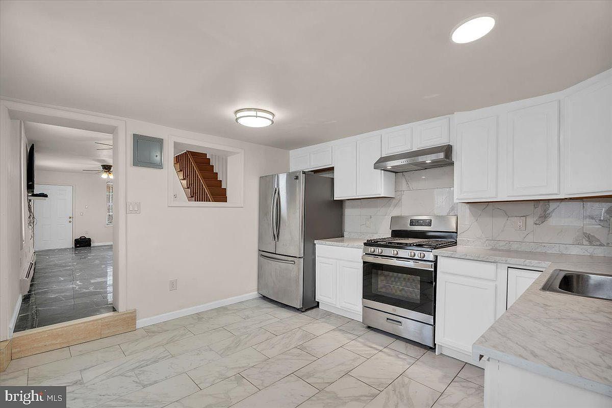 2882 Emerald St Philadelphia, PA 19134 - Thumbnail 3