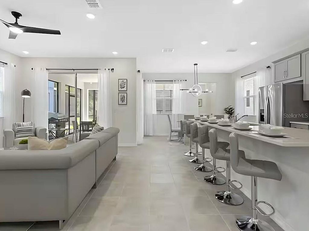 1929 Tropical Palms Cir Kissimmee, FL 34747 - Thumbnail 3