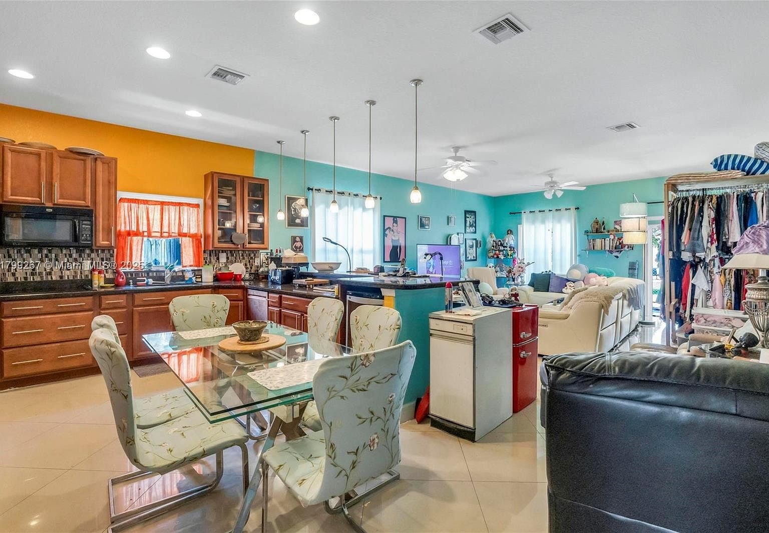 261 NE 41st St Oakland Park, FL 33334 - Thumbnail 3