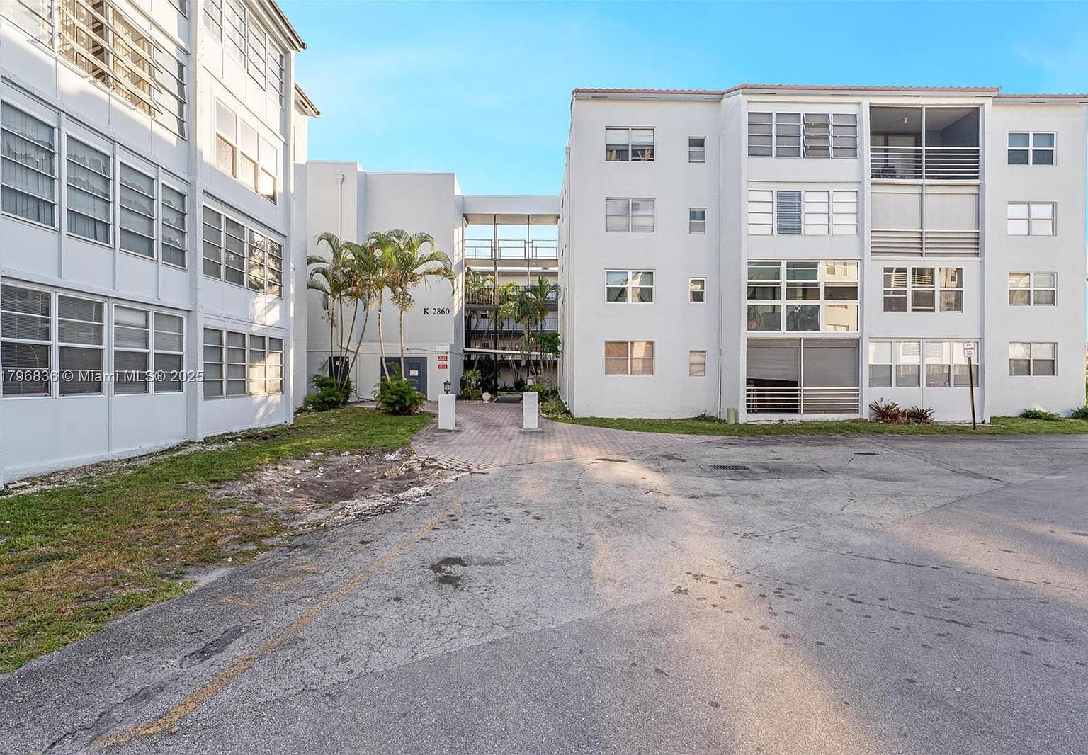 2860 Somerset Dr APT 101K Fort Lauderdale, FL 33311 - Thumbnail 3