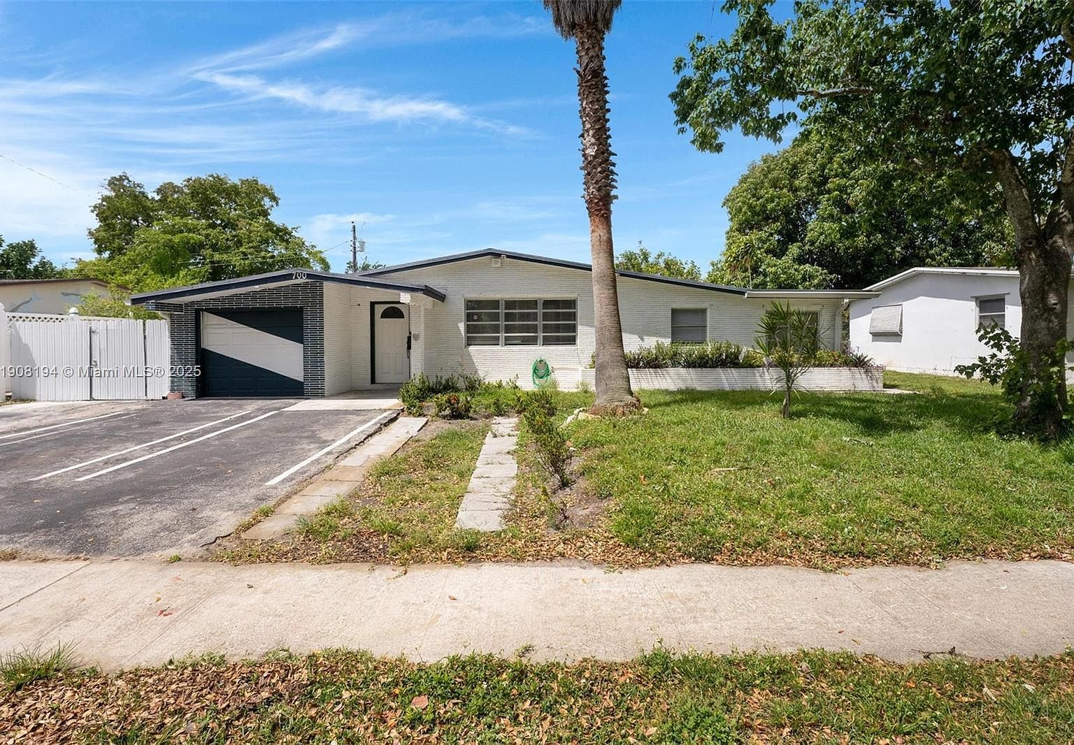 700 SW 67th Ave Pembroke Pines, FL 33023 - Thumbnail 3