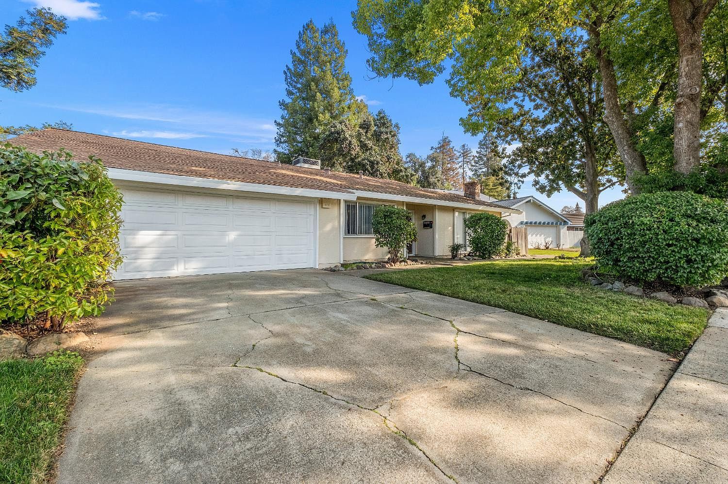 6825-6823 Greenhaven Dr Sacramento, CA 95831 - Thumbnail 3