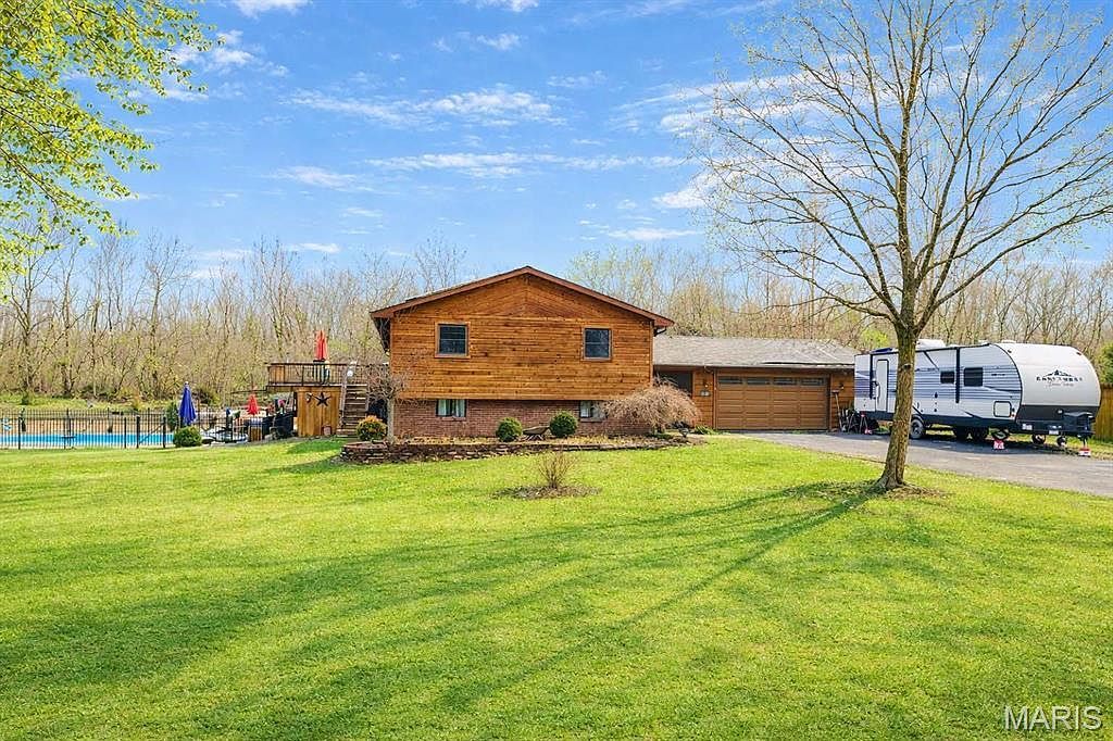 2039 Shook Ln Centralia, IL 62801 - Thumbnail 3