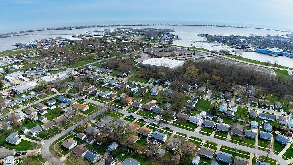 1310 E Larchmont Dr Sandusky, OH 44870 - Thumbnail 3