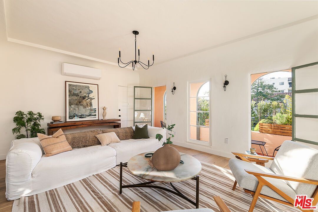 1568 S Hayworth Ave Los Angeles, CA 90035 - Thumbnail 3