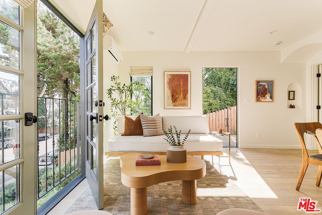 3200 Larissa Dr Los Angeles, CA 90026 - Thumbnail 3