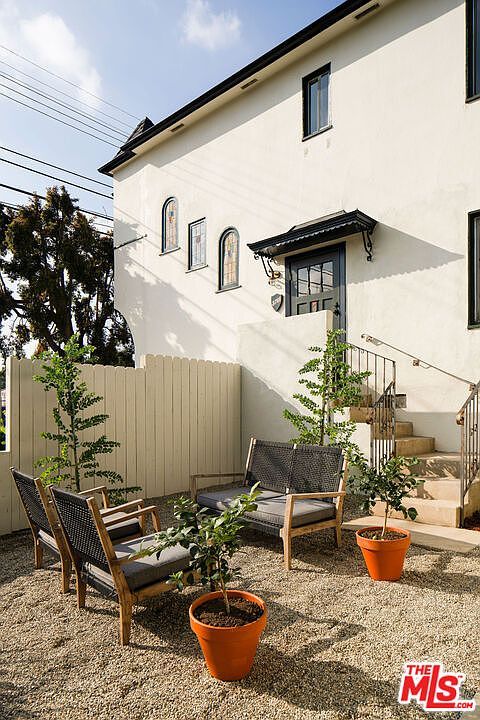 3761 Monon St Los Angeles, CA 90027 - Thumbnail 3