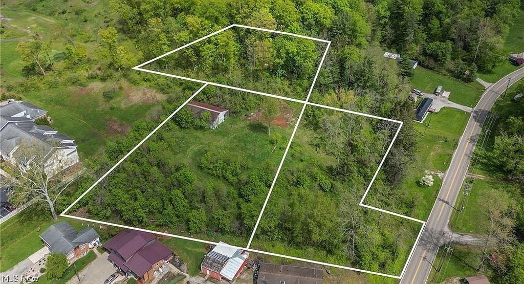 305 County House Ln Marietta, OH 45750 - Thumbnail 3