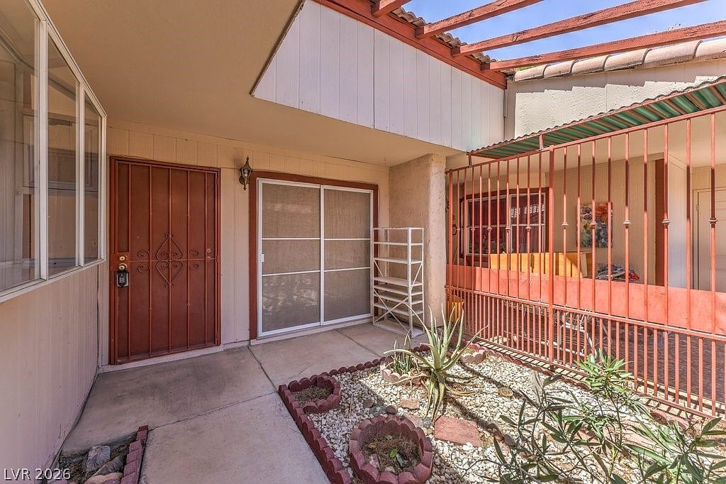 425 N Lamb Blvd APT A Las Vegas, NV 89110 - Thumbnail 3