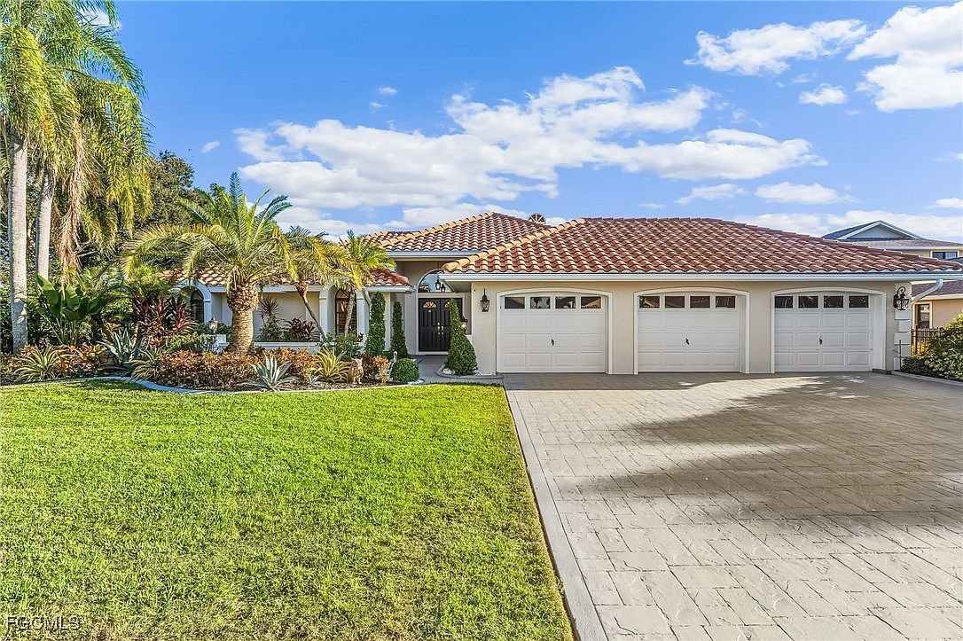 2318 SE 27th St Cape Coral, FL 33904 - Thumbnail 3