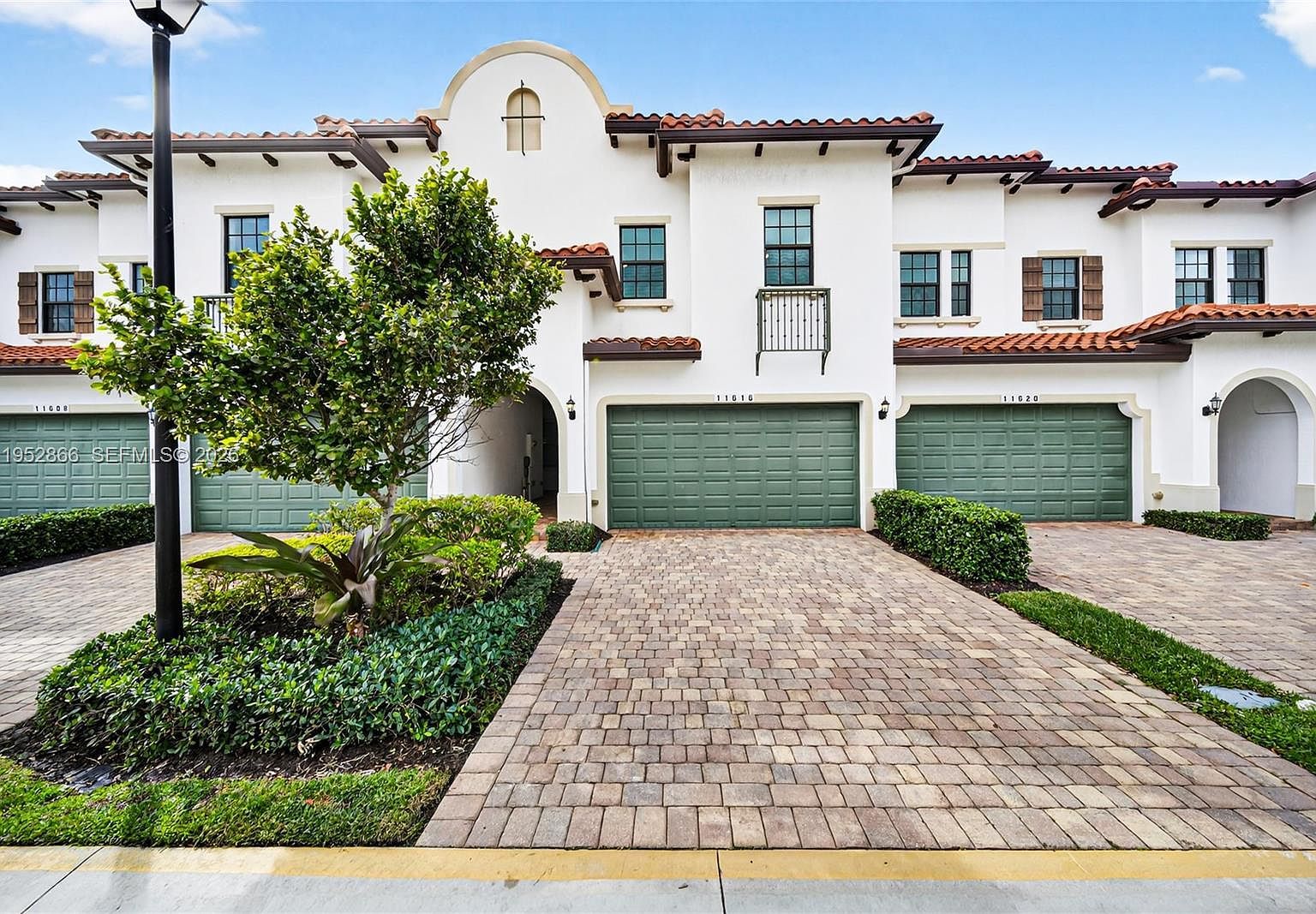 11616 SW 13th Ln Pembroke Pines, FL 33025 - Thumbnail 3