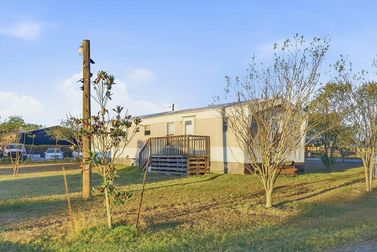 675 Highland Ranch Way Dale, TX 78616 - Thumbnail 3