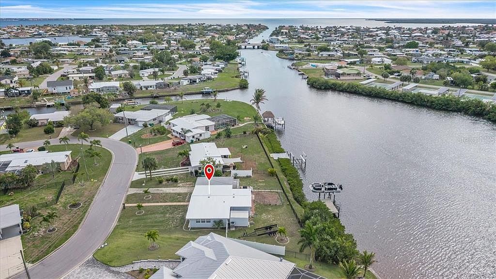 137 Poinsettia Cir NE Pt Charlotte, FL 33952 - Thumbnail 3