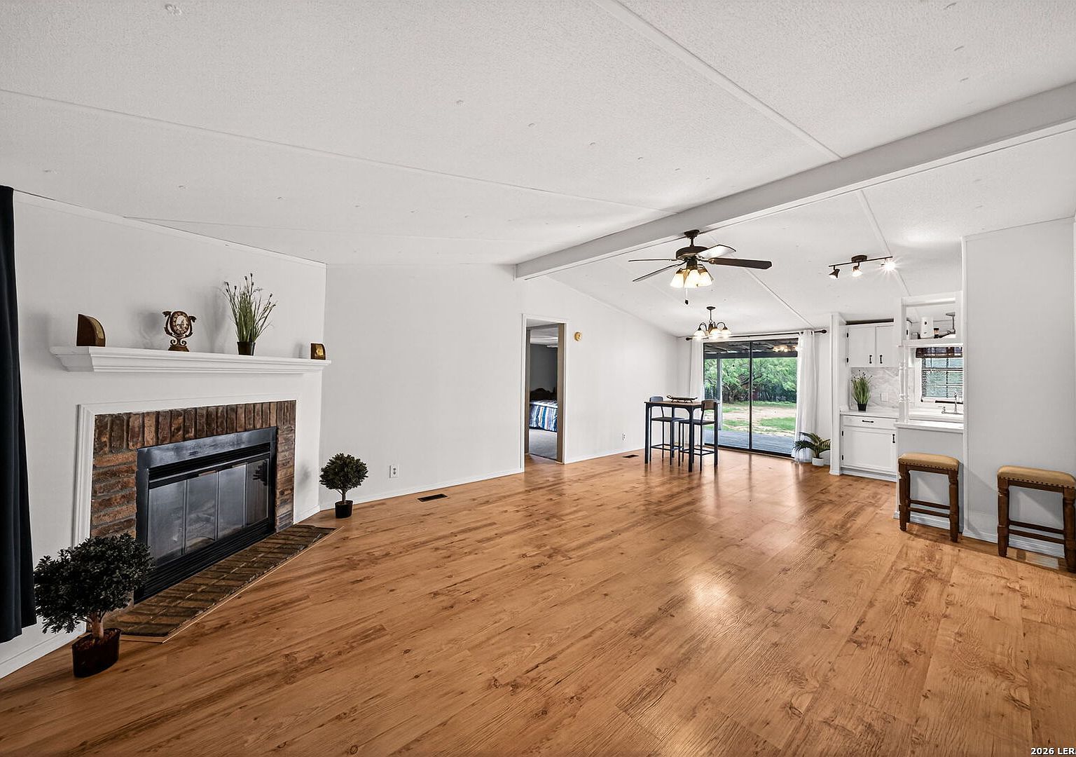 147 County Road 6841 Lytle, TX 78052 - Thumbnail 3