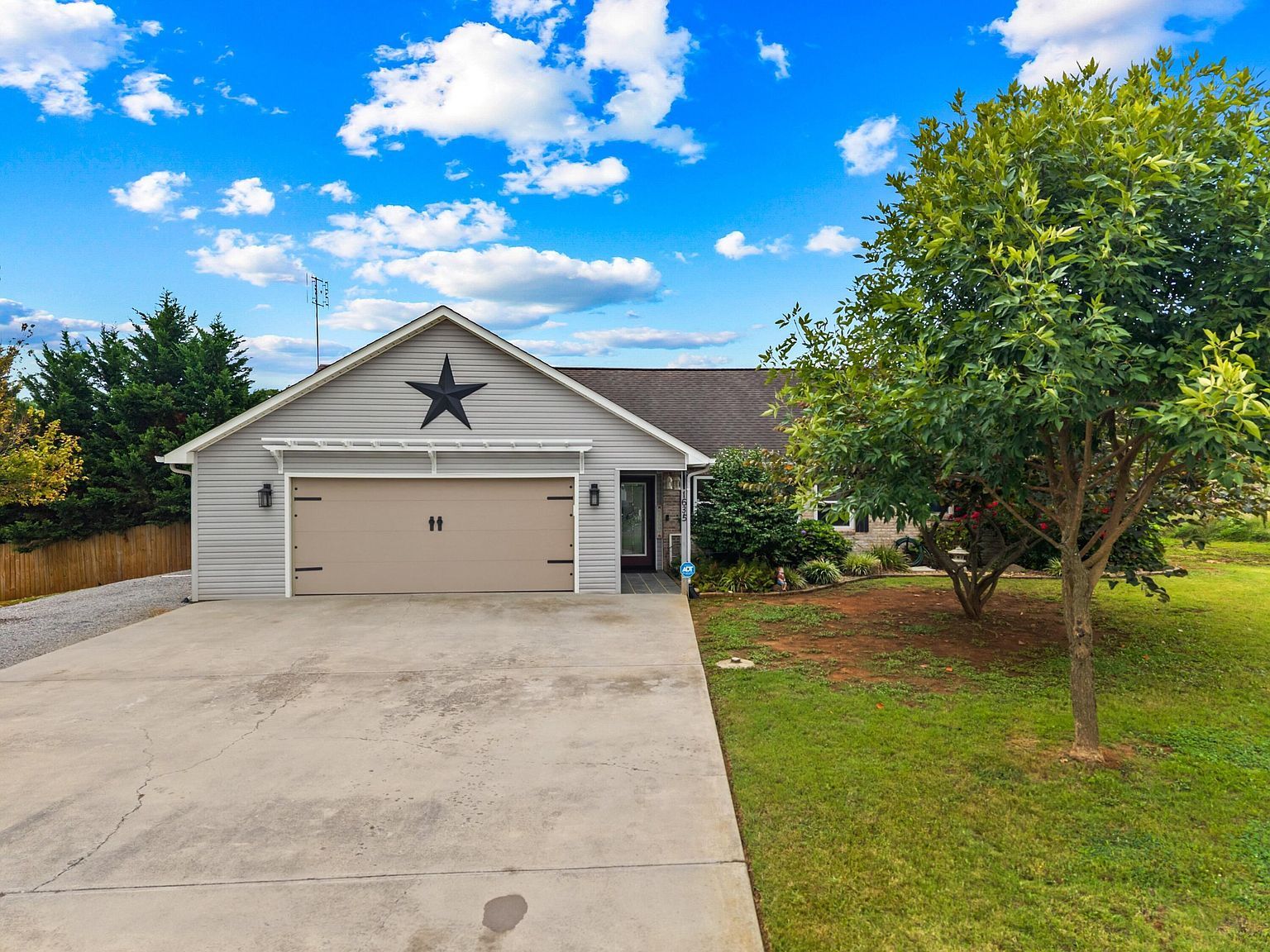 1635 Sams Dr Dandridge, TN 37725 - Thumbnail 3