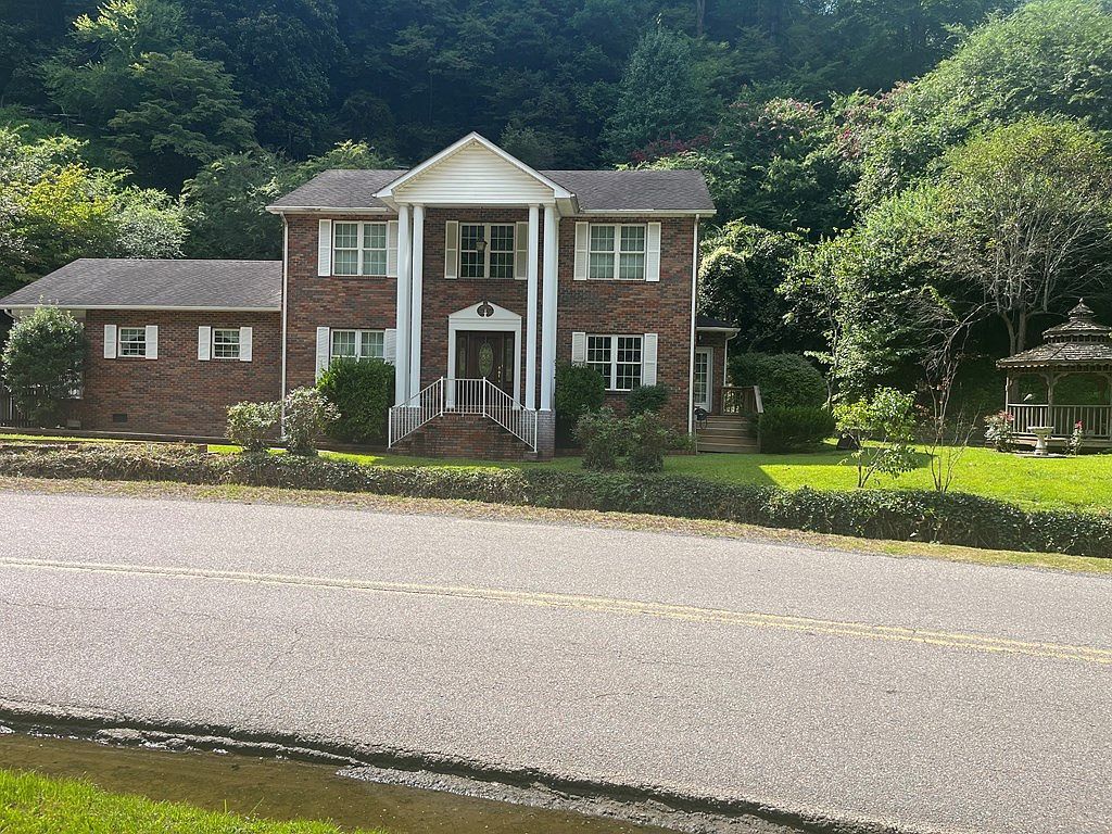 4032 Poplar Creek Rd Grundy, VA 24614 - Thumbnail 3