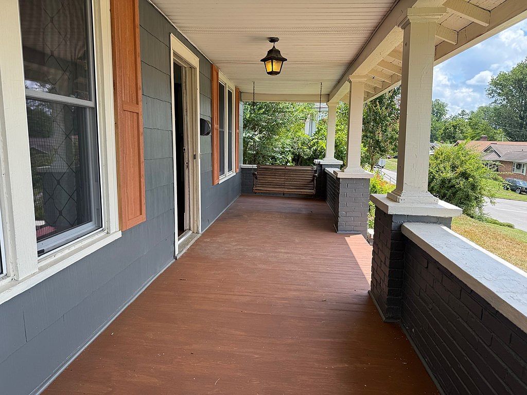 1005 Lawrence Ave Bristol, VA 24201 - Thumbnail 3