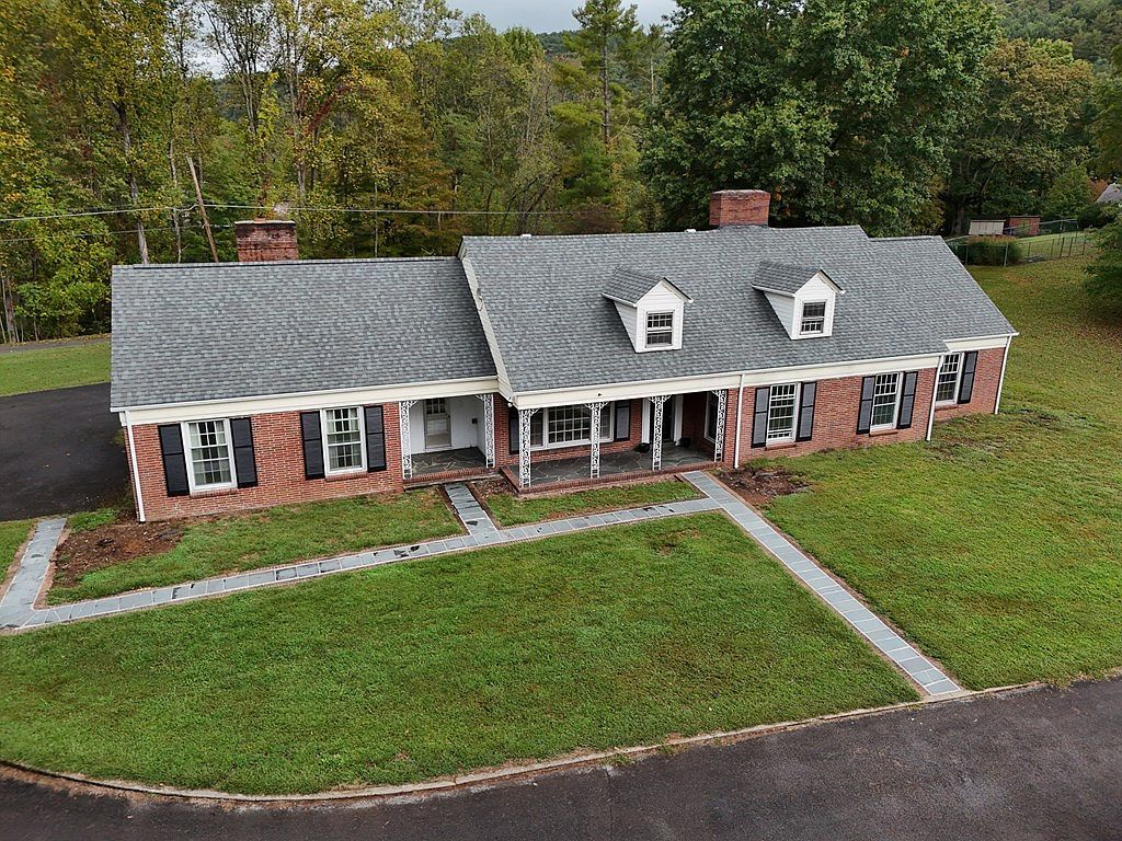 137 McGuire Ln Cedar Bluff, VA 24609 - Thumbnail 3