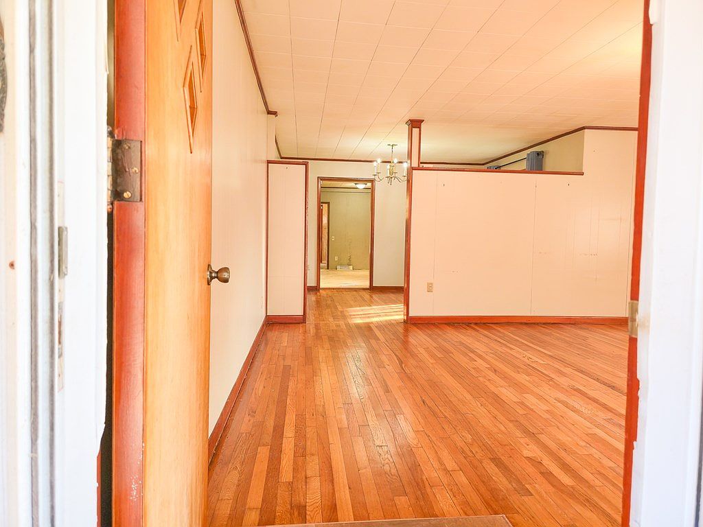 1154 Fairview St Grundy, VA 24614 - Thumbnail 3