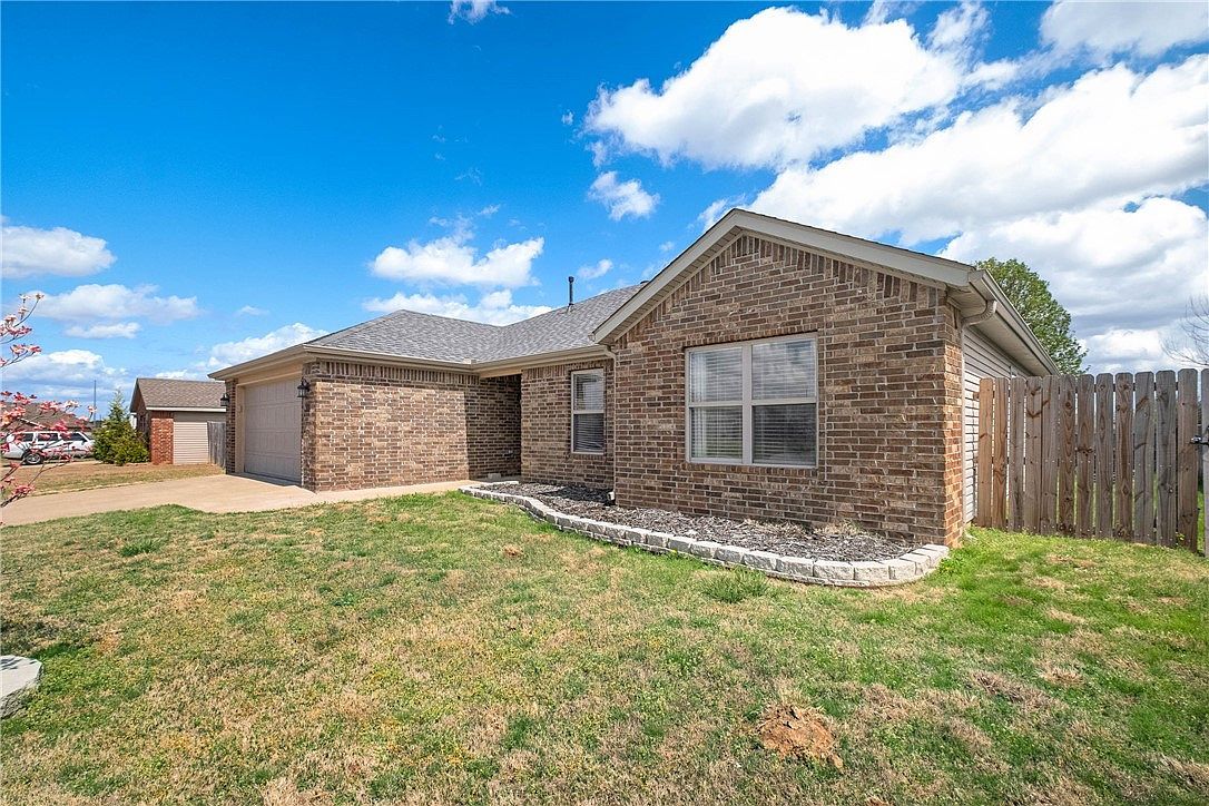 311 Violet St Centerton, AR 72719 - Thumbnail 3