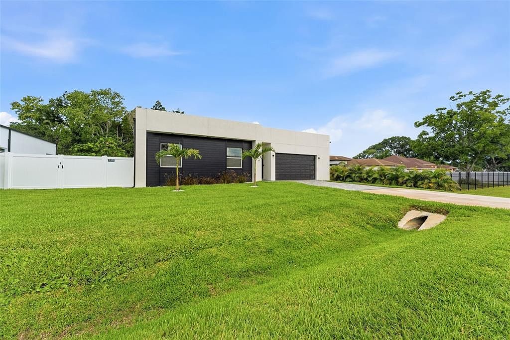 9714 Van St Tampa, FL 33615 - Thumbnail 3