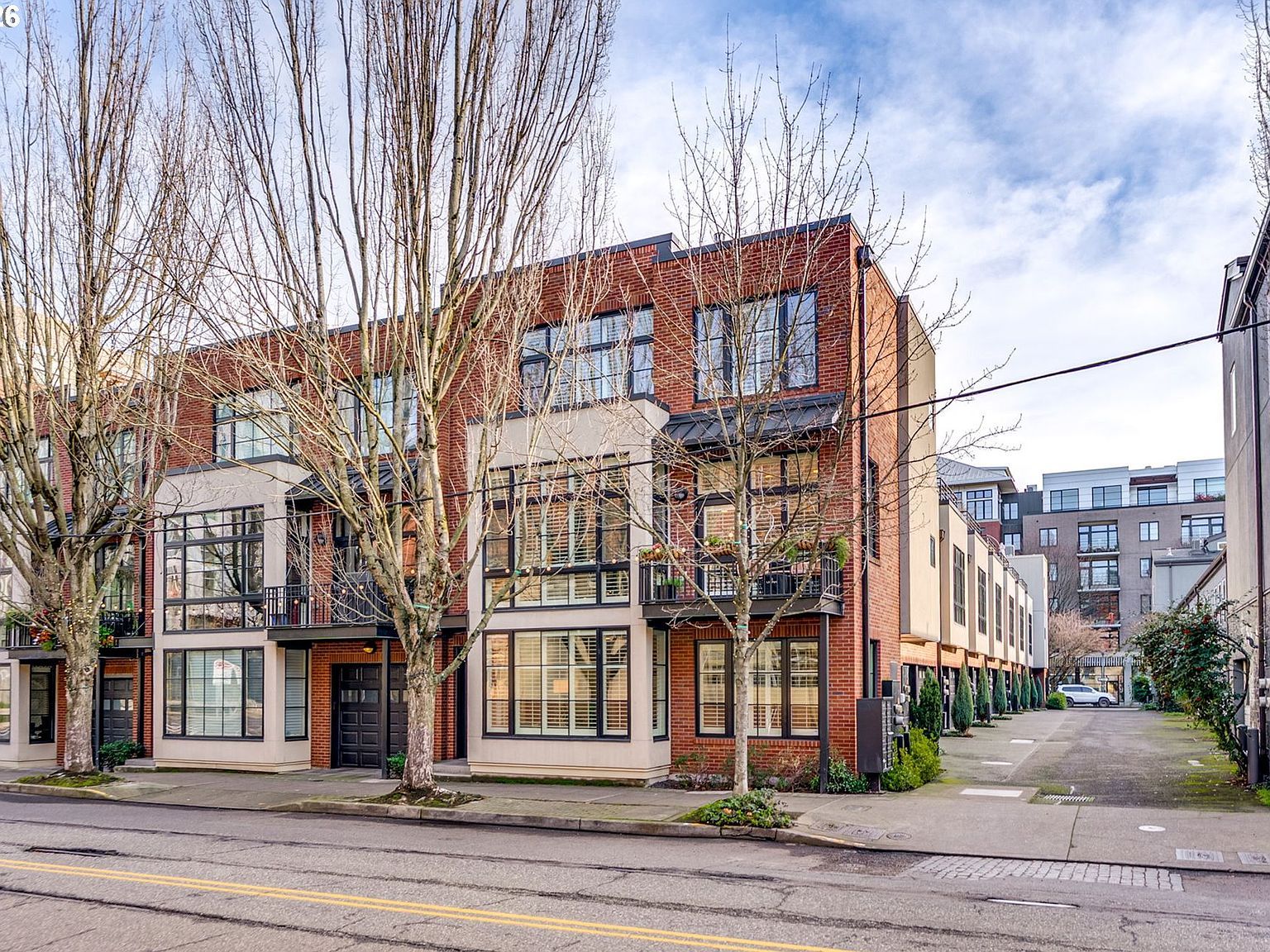 752 NW 12th Ave Portland, OR 97209 - Thumbnail 3