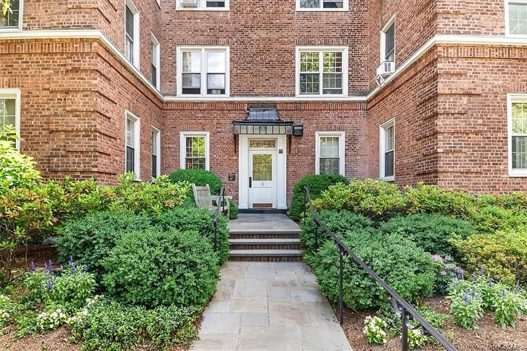 9 Midland Gdns #4B Bronxville, NY 10708 - Thumbnail 3