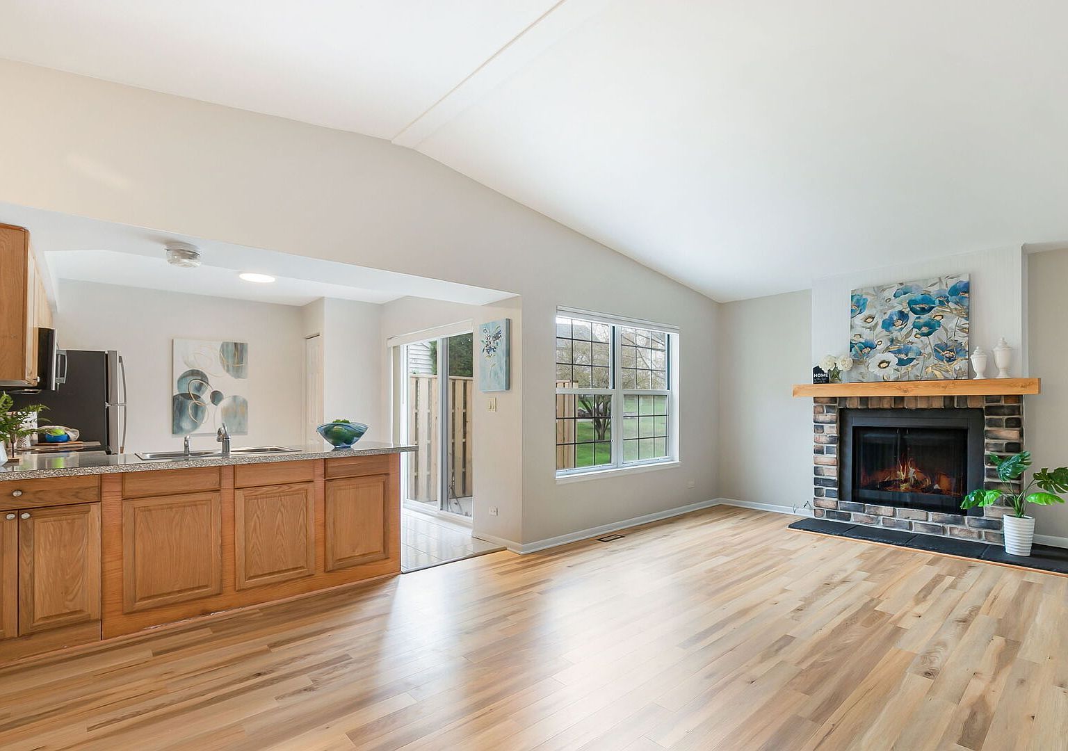 932 Chase Ct Gurnee, IL 60031 - Thumbnail 3