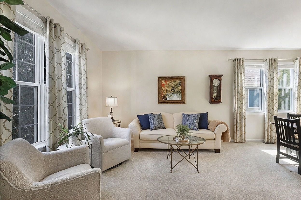 7017 Nathan Ln Carpentersville, IL 60110 - Thumbnail 3