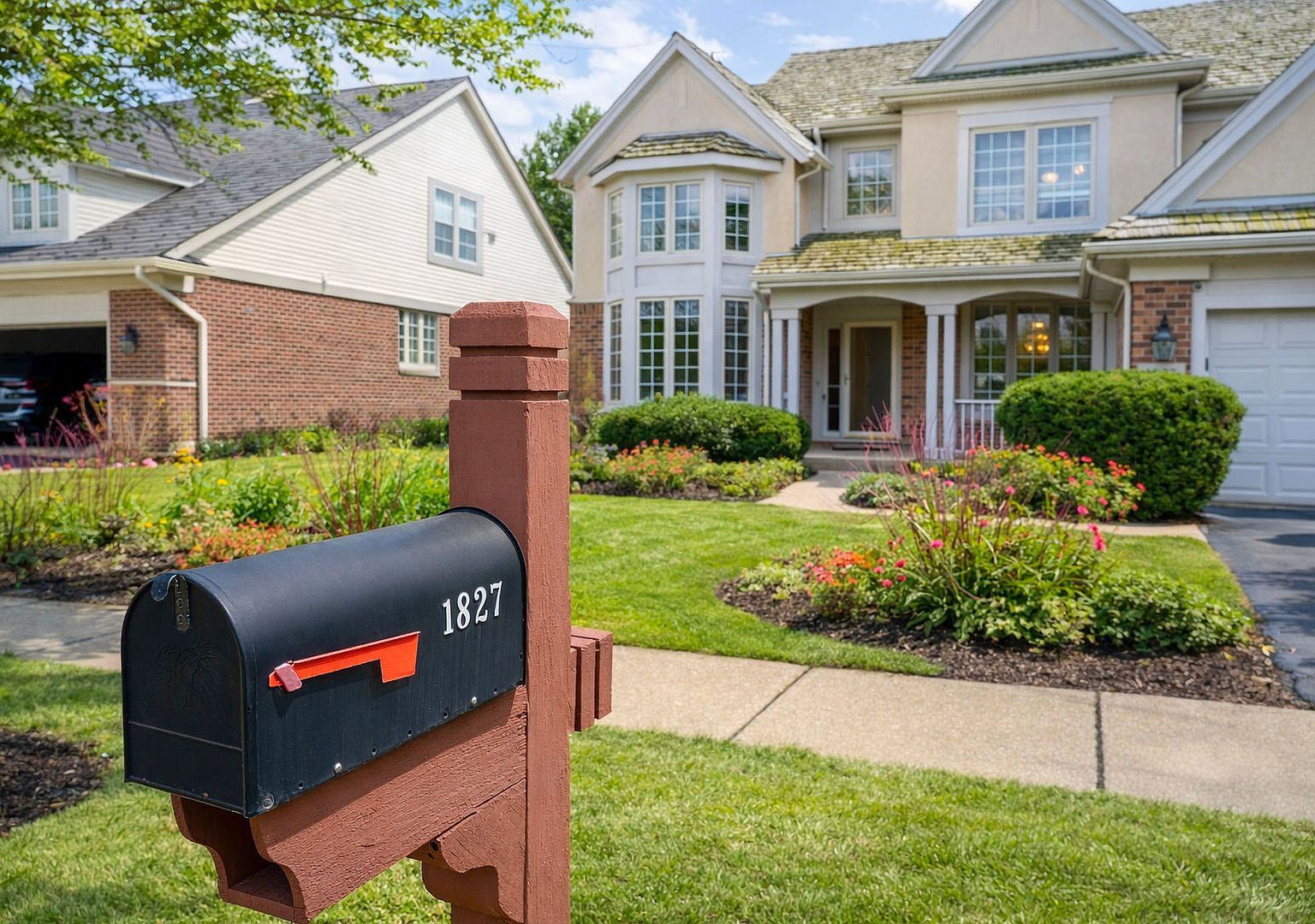 1827 Waterbury Cir Glenview, IL 60025 - Thumbnail 3