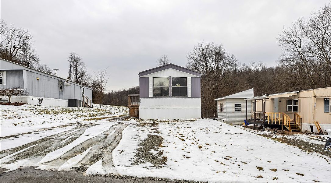 111 Dancer Ln Jeannette, PA 15644 - Thumbnail 3