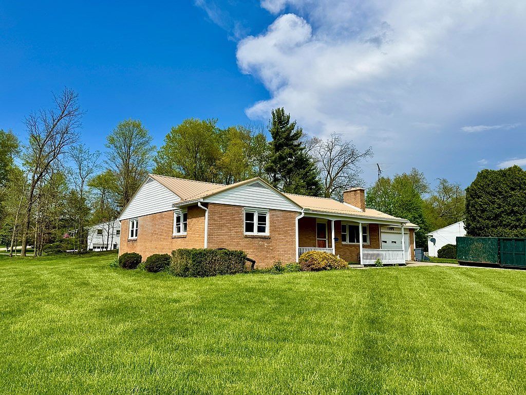 1706 Kenmore Dr Mansfield, OH 44906  | Single Family