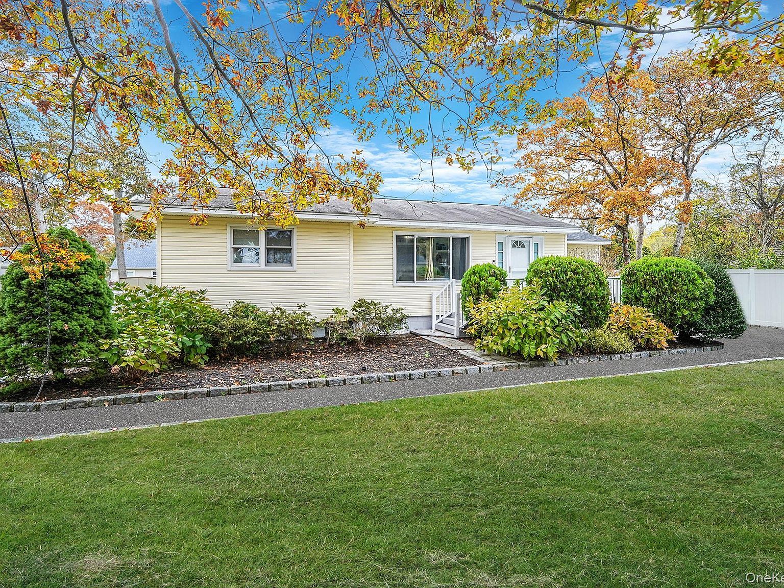 307 Jefferson Dr Mastic Beach, NY 11951 - Thumbnail 3