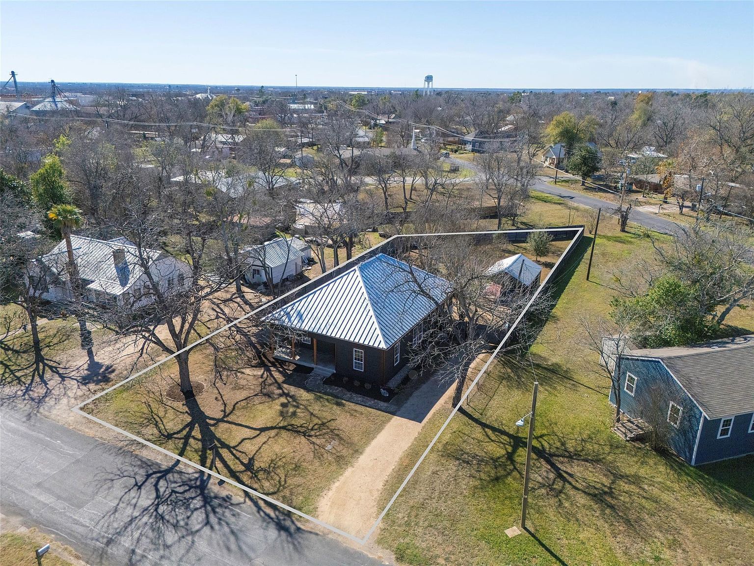 518 N Avenue F Elgin, TX 78621 - Thumbnail 3