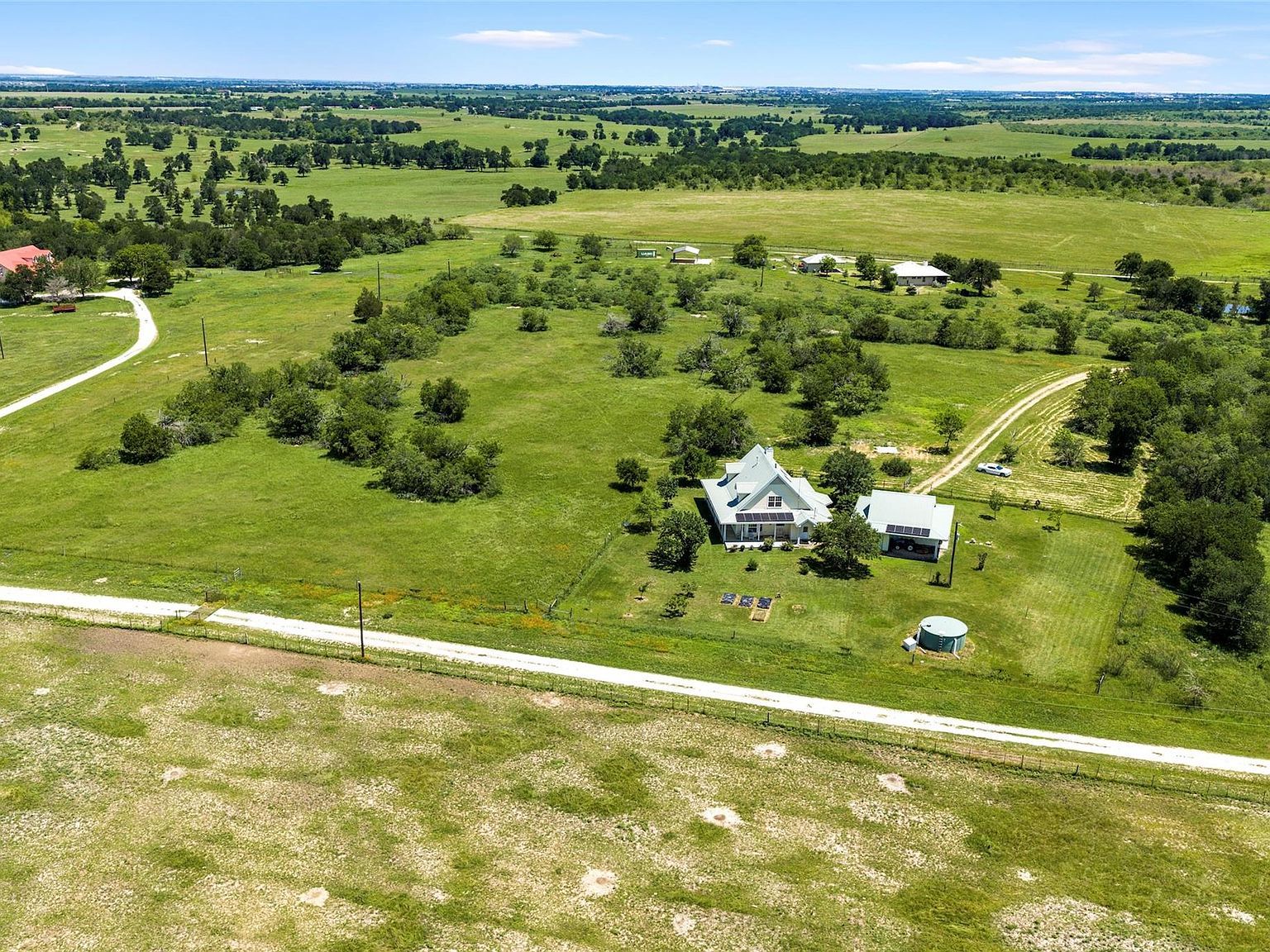 928 Upper Elgin River Rd Elgin, TX 78621 - Thumbnail 3