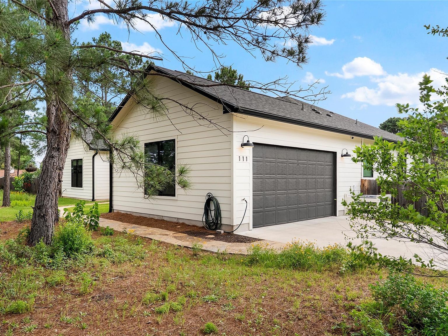 111 Green Grass Ln Bastrop, TX 78602 - Thumbnail 3