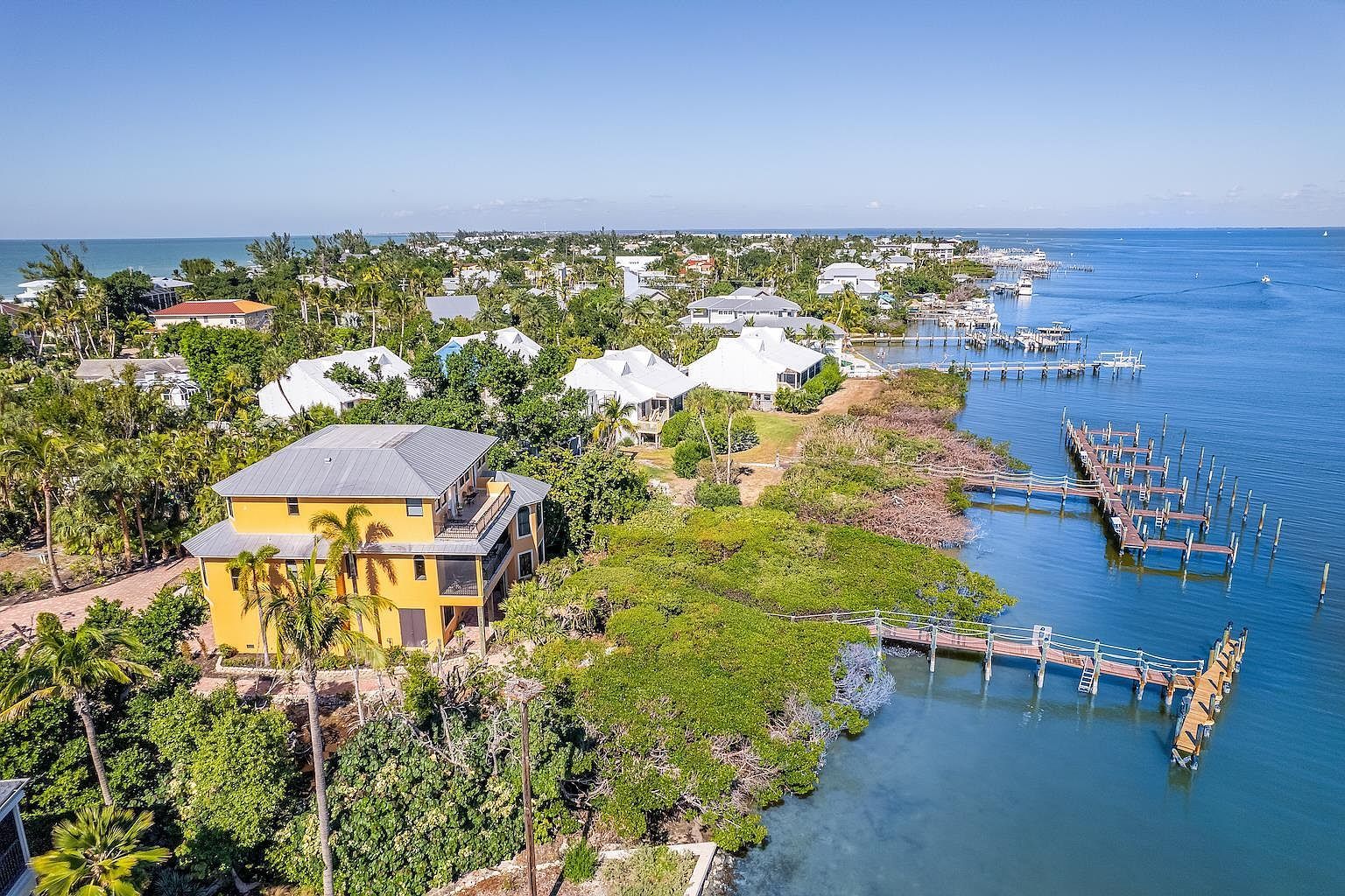 15557 Captiva Dr UNIT E Captiva, FL 33924 - Thumbnail 3