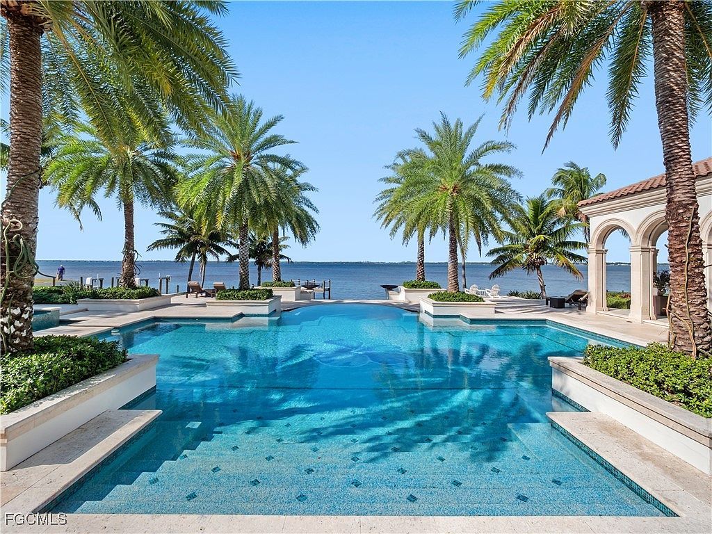 1240 Coconut Dr Fort Myers, FL 33901 - Thumbnail 3