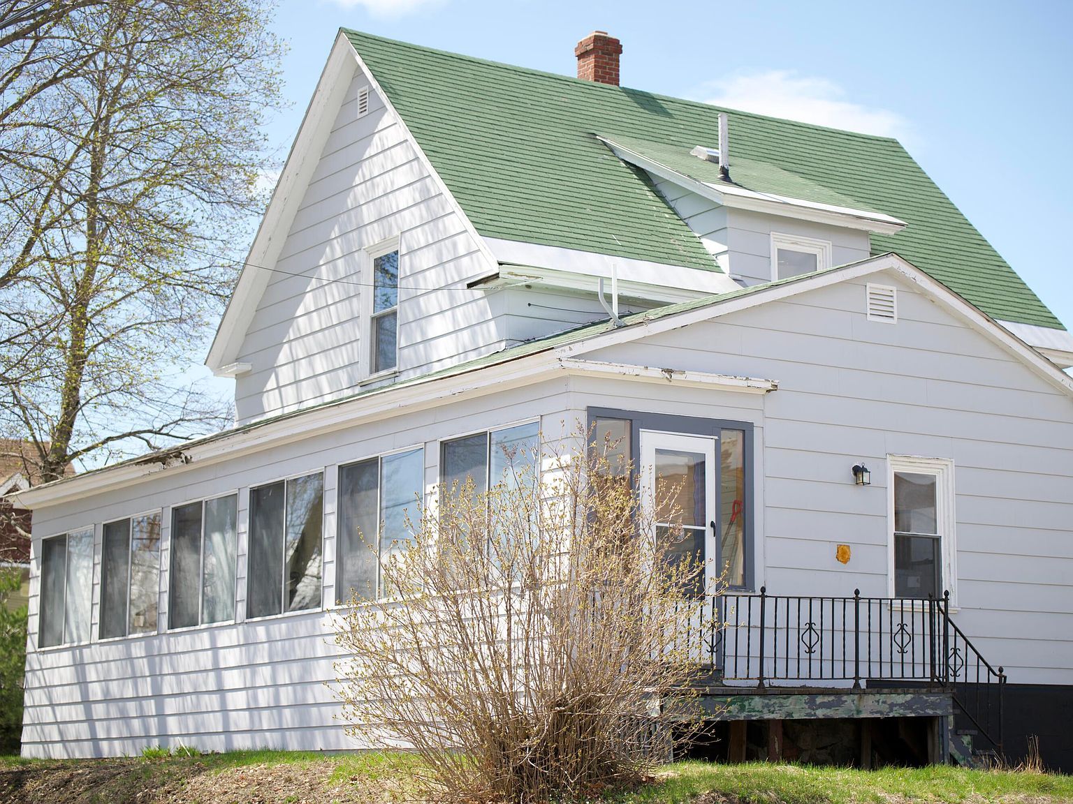 17 Katahdin Ave Millinocket, ME 04462 - Thumbnail 3