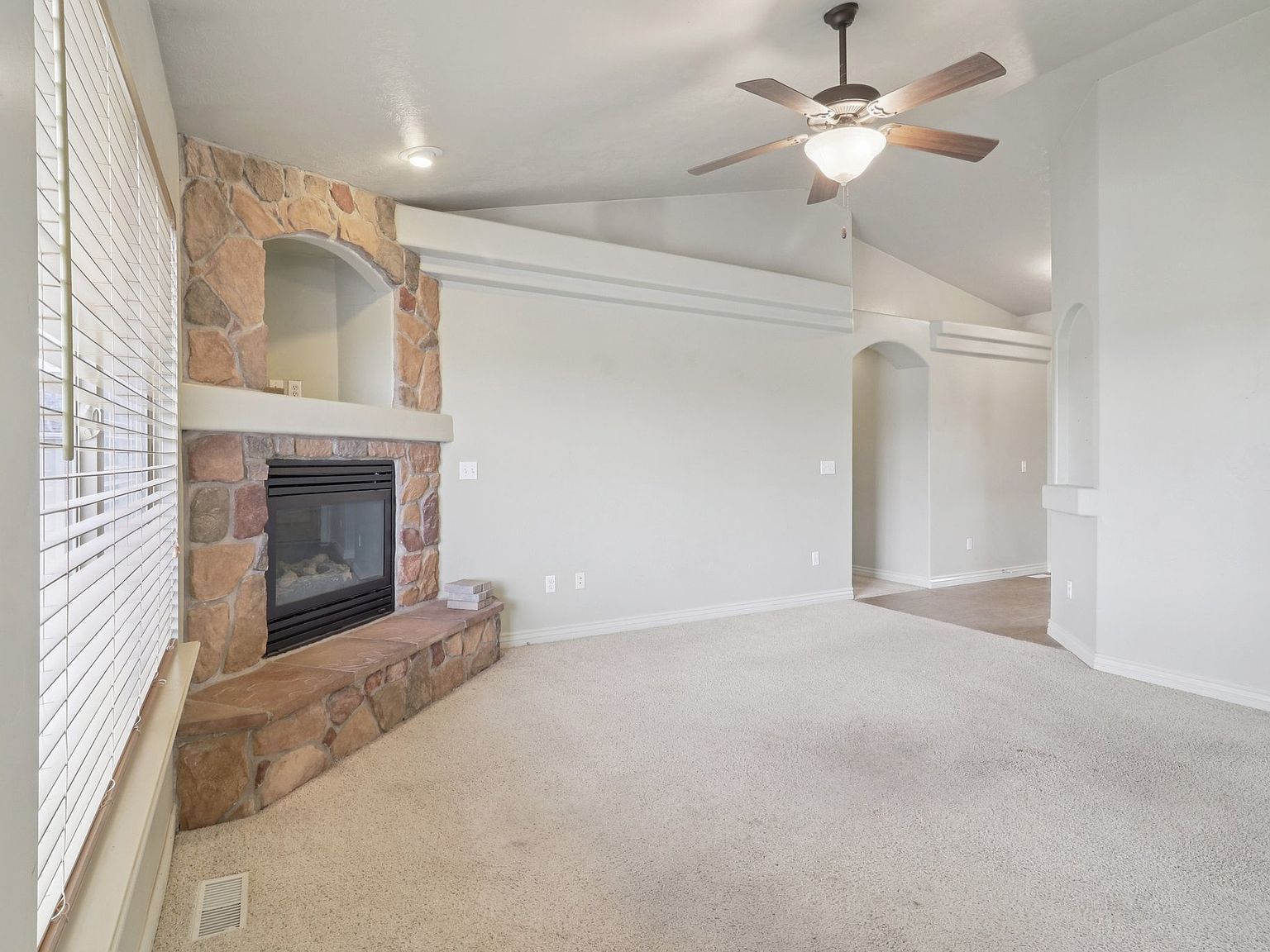 486 W Meadow Crest Way Saratoga Springs, UT 84045 - Thumbnail 3