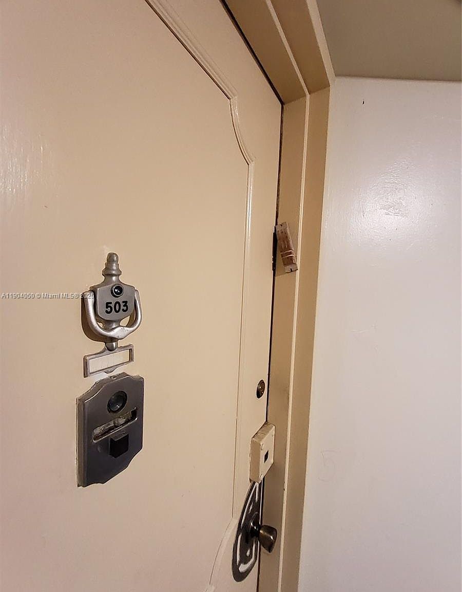 1301 NE Miami Gardens Dr APT 503W Miami, FL 33179 - Thumbnail 3