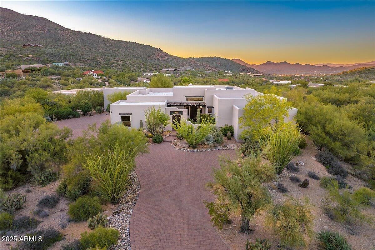 37202 N Holiday Ln Carefree, AZ 85377 - Thumbnail 3