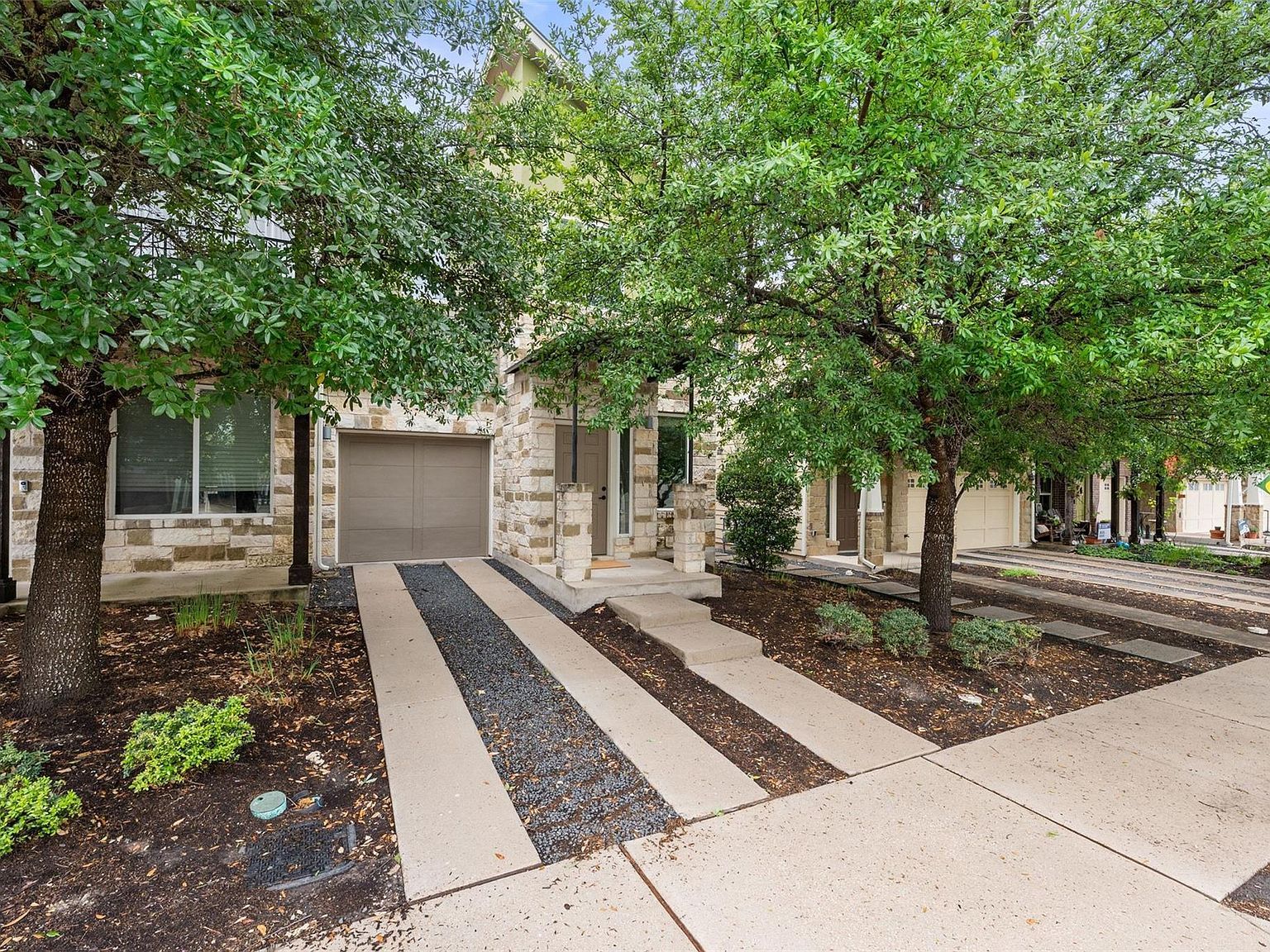 909 Mountaineer Ln Austin, TX 78757 - Thumbnail 3